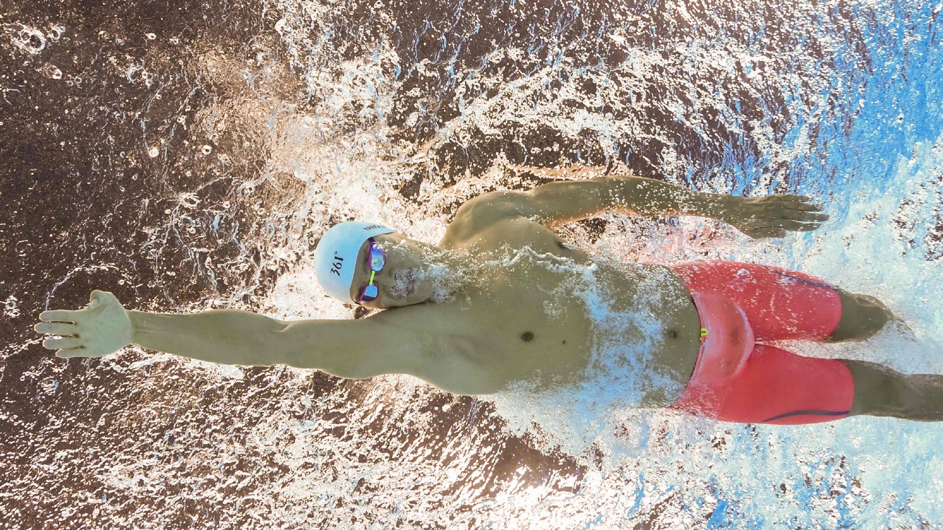 当红蓝对决染上法式优雅,萨拉赫在年度焦点战中一锤定音